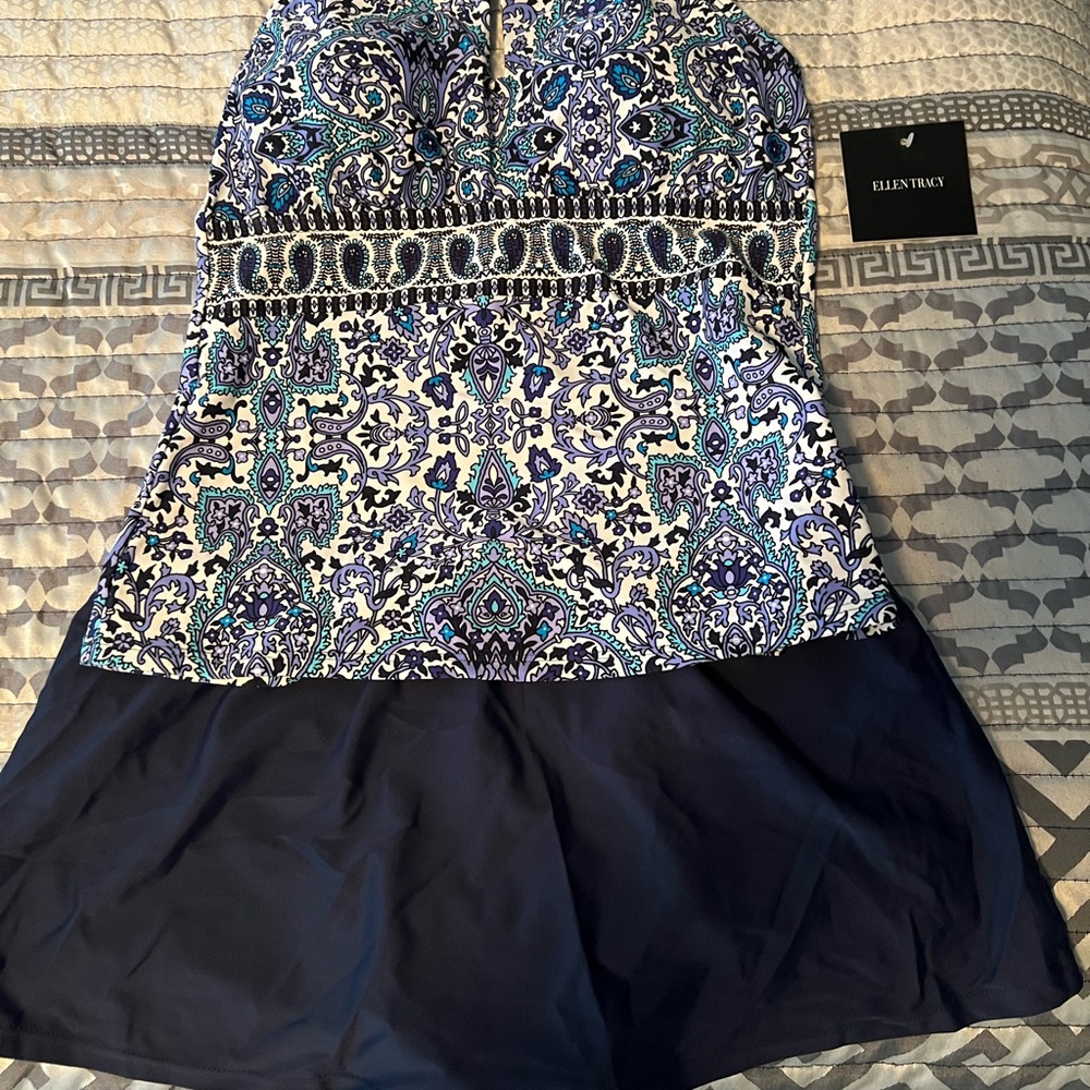 Ellen Tracy SZ 10 High-Neck key hole tankini top and skirted swim bottom…